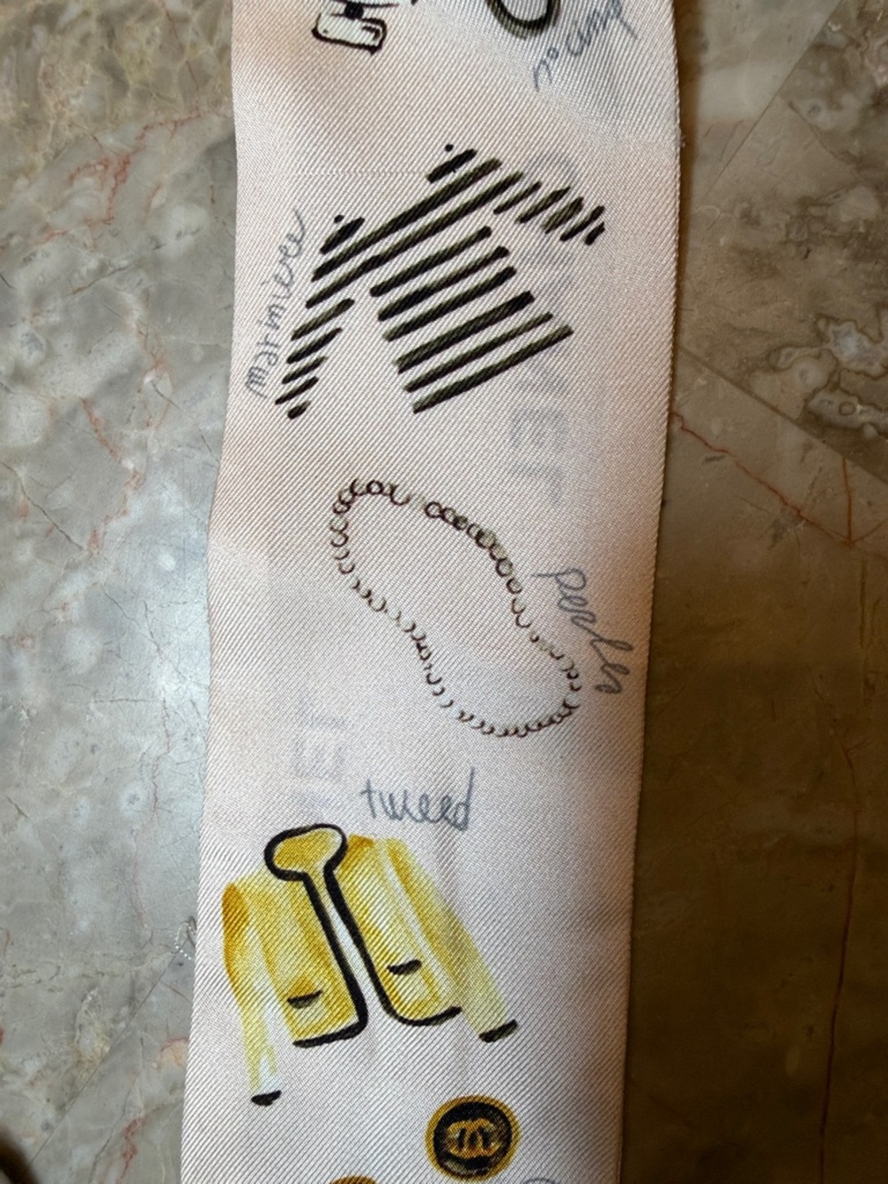 CHANEL Cream and Yellow Logo-Print Silk Twilly - Picture 11 of 12